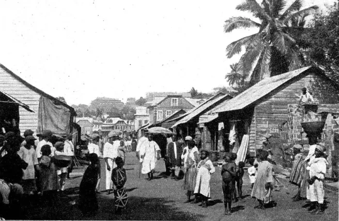 Framed Print : Freetown. Une rue; L'Ouest Africain, 1914. Creator: Unknown Framed Print : Freetown. Une rue; L'Ouest Africain, 1914. Creator: Unknown
