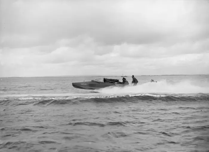 Framed Print : The French 400 hp hydroplane Despujols I, 1913. Creator: Kirk & Sons of Cowes
