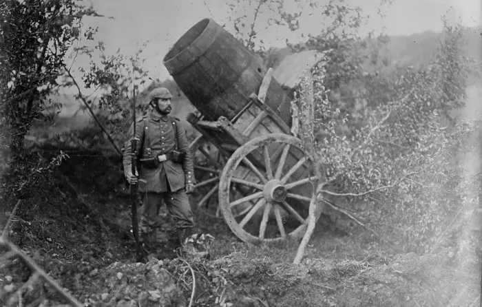 Framed Print : French 42 cm. gun, between 1914 and c1915. Creator: Bain News Service. French 42 cm. gun, between 1914 and c1915. Creator: Bain News Service Framed Print : French 42 cm. gun, between 1914 and c1915. Creator: Bain News Service. French 42 cm. gun, between 1914 and c1915. Creator: Bain News Service