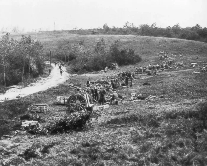 Framed Print : French 75th artillery battery, Aisne, France, 18 July 1918 Framed Print : French 75th artillery battery, Aisne, France, 18 July 1918