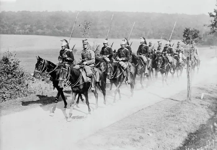 Framed Print : French Dragoon & Chasseur Patrol, between c1914 and c1915. Creator: Bain News Service. French Dragoon & Chasseur Patrol, between c1914 and c1915. Creator: Bain News Service Framed Print : French Dragoon & Chasseur Patrol, between c1914 and c1915. Creator: Bain News Service. French Dragoon & Chasseur Patrol, between c1914 and c1915. Creator: Bain News Service