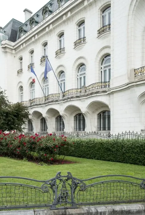 Framed Print : French Embassy, Schwarzenbergplatz, Vienna, Austria, 2015. Artist: Alan John Ainsworth Framed Print : French Embassy, Schwarzenbergplatz, Vienna, Austria, 2015. Artist: Alan John Ainsworth