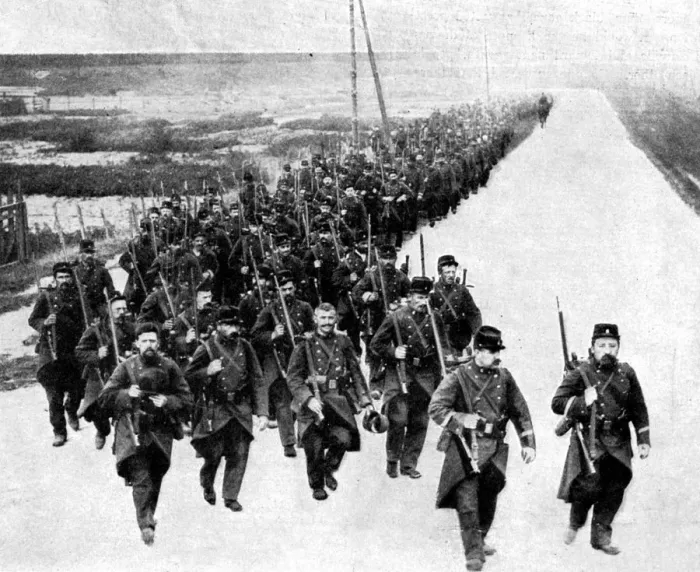 Framed Print : French infantry, reinforcements for the allies, First World War, 1914 Framed Print : French infantry, reinforcements for the allies, First World War, 1914