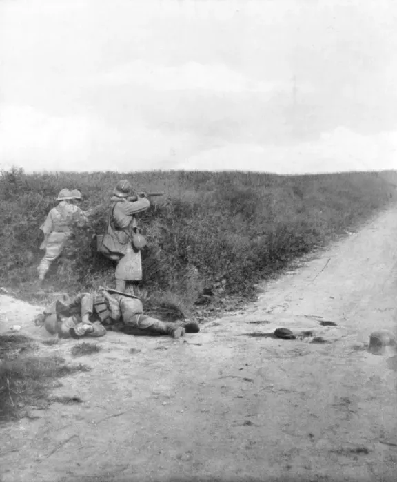 Framed Print : French machine gunners sweeping a road, Courcelles, south-east of Montdidier, France, 9 June 1918 Framed Print : French machine gunners sweeping a road, Courcelles, south-east of Montdidier, France, 9 June 1918
