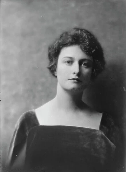 French, M.S. Mrs. portrait photograph, 1917 Oct. 3. Creator: Arnold Genthe
