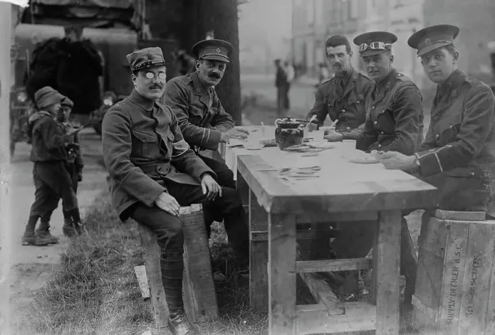 Framed Print : French Officer breakfasts with English, between 1914 and 1918. Creator: Bain News Service Framed Print : French Officer breakfasts with English, between 1914 and 1918. Creator: Bain News Service