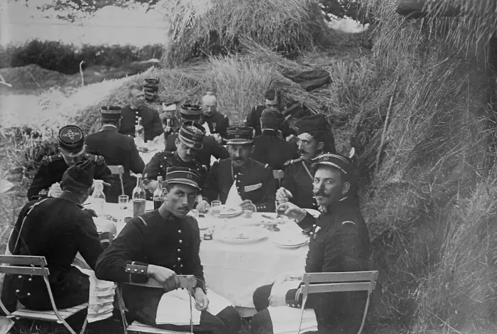 Framed Print : French Officers dining, between c1914 and c1915. Creator: Bain News Service Framed Print : French Officers dining, between c1914 and c1915. Creator: Bain News Service