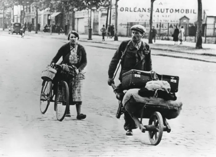 Framed Print : French refugees returning home after the fall of France to the Germans, Paris, July 1940 Framed Print : French refugees returning home after the fall of France to the Germans, Paris, July 1940