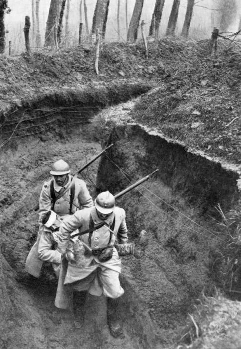 Framed Print : French soldiers carrying a wounded companion from the front, First World War, 1917, (c1920) Framed Print : French soldiers carrying a wounded companion from the front, First World War, 1917, (c1920)