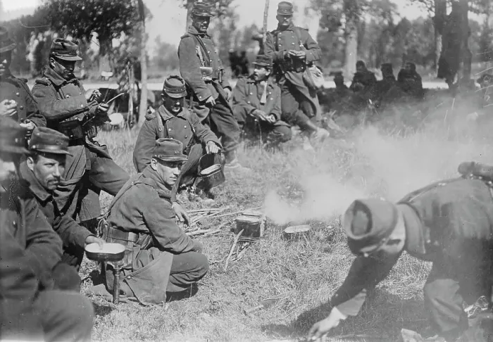 Framed Print : French soldiers eating soup on march, between c1914 and c1915. Creator: Bain News Service Framed Print : French soldiers eating soup on march, between c1914 and c1915. Creator: Bain News Service