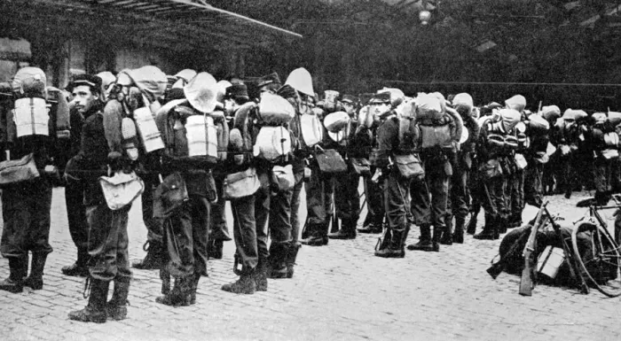 Framed Print : French soldiers at a railway station, Paris, First World War, 1914 Framed Print : French soldiers at a railway station, Paris, First World War, 1914