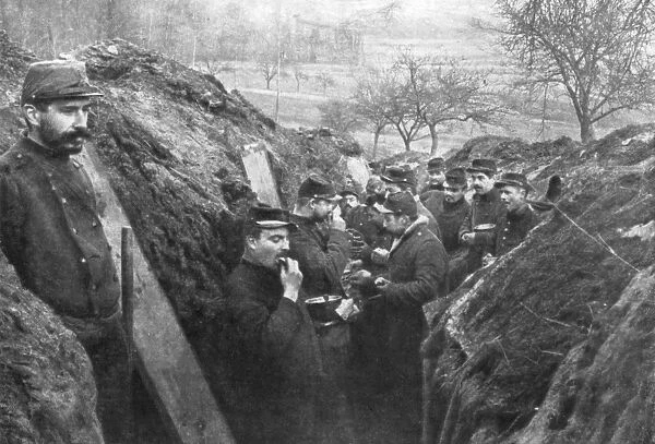 French soldiers in the trenches eating their rations, France, 1915