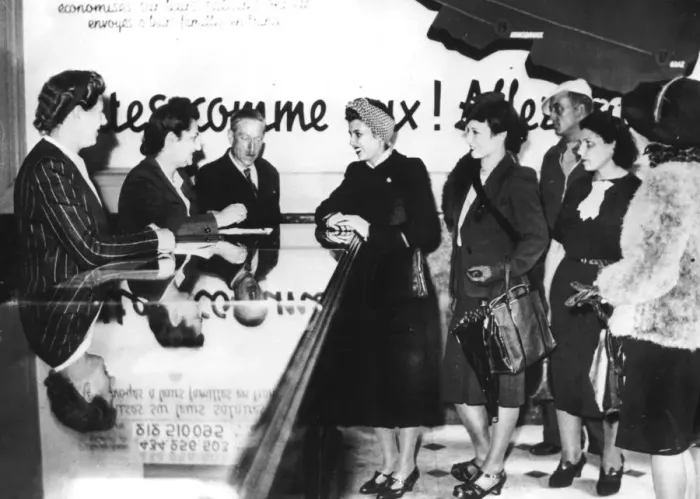 Framed Print : French women enlisting for war work in Germany, 1940-1944 Framed Print : French women enlisting for war work in Germany, 1940-1944