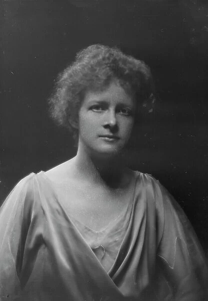 Frick, Helen, Miss, portrait photograph, 1917 Oct. 30. Creator: Arnold Genthe
