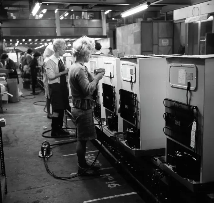 Framed Print : Fridge assembly line at the General Electric Company, Swinton, South Yorkshire, 1964 Framed Print : Fridge assembly line at the General Electric Company, Swinton, South Yorkshire, 1964