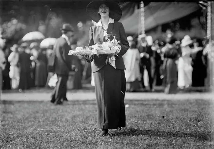 Framed Print : Friendship Charity Fete - Gladys Hinckley, 1913. Creator: Harris & Ewing. Friendship Charity Fete - Gladys Hinckley, 1913. Creator: Harris & Ewing Framed Print : Friendship Charity Fete - Gladys Hinckley, 1913. Creator: Harris & Ewing. Friendship Charity Fete - Gladys Hinckley, 1913. Creator: Harris & Ewing