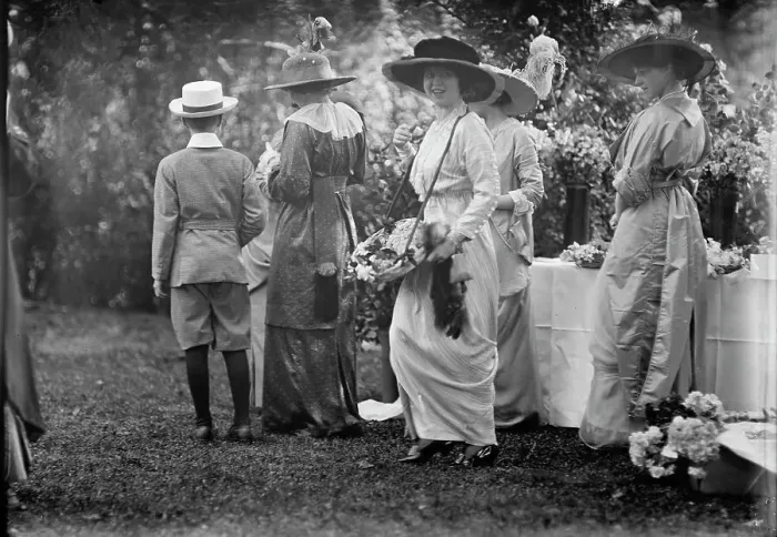 Framed Print : Friendship Charity Fete - Gladys Ingalls And Katharane Elkins, 1913. Creator: Harris & Ewing. Friendship Charity Fete - Gladys Ingalls And Katharane Elkins, 1913. Creator: Harris & Ewing Framed Print : Friendship Charity Fete - Gladys Ingalls And Katharane Elkins, 1913. Creator: Harris & Ewing. Friendship Charity Fete - Gladys Ingalls And Katharane Elkins, 1913. Creator: Harris & Ewing