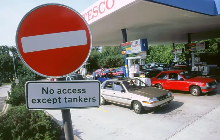 Framed Print : Fuel crisis 2000. Queues for petrol Framed Print : Fuel crisis 2000. Queues for petrol