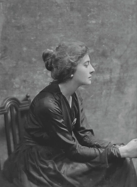 Fullen, A.N. Miss, portrait photograph, 1916 Mar. 21. Creator: Arnold Genthe