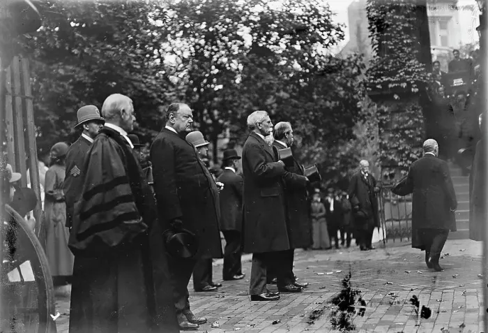 Framed Print : Funeral At New York Avenue Presbyterian Church, 1911. Creator: Harris & Ewing. Funeral At New York Avenue Presbyterian Church, 1911. Creator: Harris & Ewing Framed Print : Funeral At New York Avenue Presbyterian Church, 1911. Creator: Harris & Ewing. Funeral At New York Avenue Presbyterian Church, 1911. Creator: Harris & Ewing