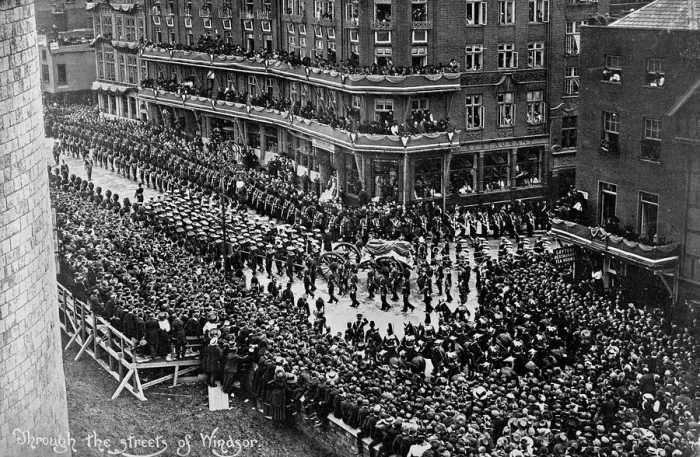 Framed Print : Funeral procession of King Edward VII, Windsor, Berkshire, 1910 Framed Print : Funeral procession of King Edward VII, Windsor, Berkshire, 1910