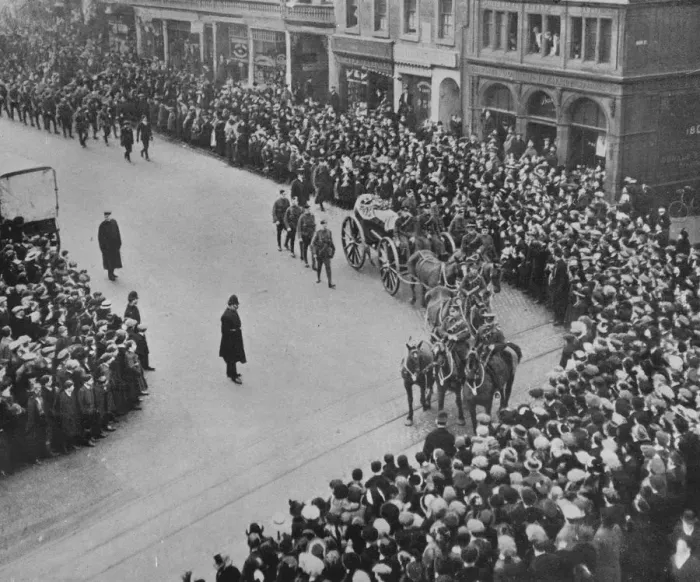 Framed Print : Funeral procession, with full military honours, of the captain of the Blucher, 1915 Framed Print : Funeral procession, with full military honours, of the captain of the Blucher, 1915