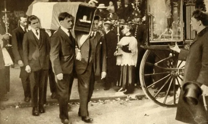 Framed Print : Funeral of Terence MacSwiney, Cork, Ireland, 31 October 1920, (1933). Creator: Unknown Framed Print : Funeral of Terence MacSwiney, Cork, Ireland, 31 October 1920, (1933). Creator: Unknown