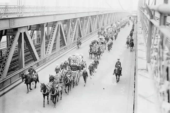 Framed Print : Funeral, Vera Cruz victims, crossing Manhattan Bridge, 1914. Creator: Bain News Service Framed Print : Funeral, Vera Cruz victims, crossing Manhattan Bridge, 1914. Creator: Bain News Service