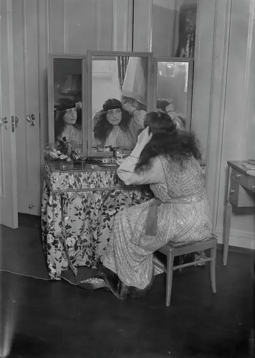 Framed Print : Gabrielle Gills, 1917. Creator: Bain News Service Framed Print : Gabrielle Gills, 1917. Creator: Bain News Service
