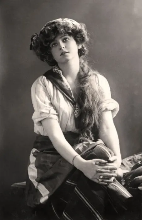 Framed Print : Gabrielle Ray (1883-1973), English actress, early 20th century. Artist: W&D Downey Framed Print : Gabrielle Ray (1883-1973), English actress, early 20th century. Artist: W&D Downey