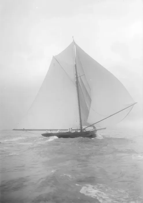 Framed Print : The gaff rigged cutter Bloodhound sailing downwind under spinnaker, August 1912 Framed Print : The gaff rigged cutter Bloodhound sailing downwind under spinnaker, August 1912