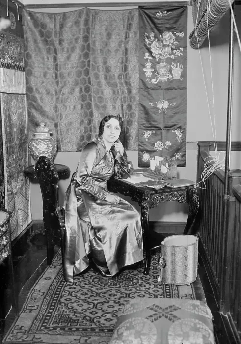 Framed Print : Galli-Curci, , between c1915 and c1920. Creator: Bain News Service Framed Print : Galli-Curci, , between c1915 and c1920. Creator: Bain News Service