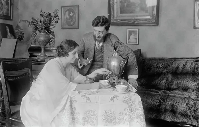 Framed Print : Galli-Curci and husband, between c1915 and c1920. Creator: Bain News Service Framed Print : Galli-Curci and husband, between c1915 and c1920. Creator: Bain News Service