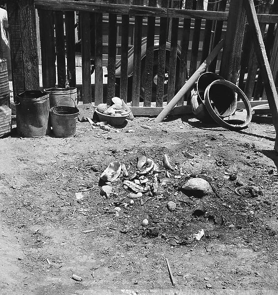 No garbage disposal, Brawley, Imperial Valley, California, 1935. Creator: Dorothea Lange