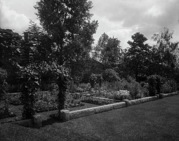 Framed Print : Garden and arbor, residence of Mrs. Franklin H. Walker, Detroit, Mich. between 1900 and 1920. Creator: Unknown Framed Print : Garden and arbor, residence of Mrs. Franklin H. Walker, Detroit, Mich. between 1900 and 1920. Creator: Unknown
