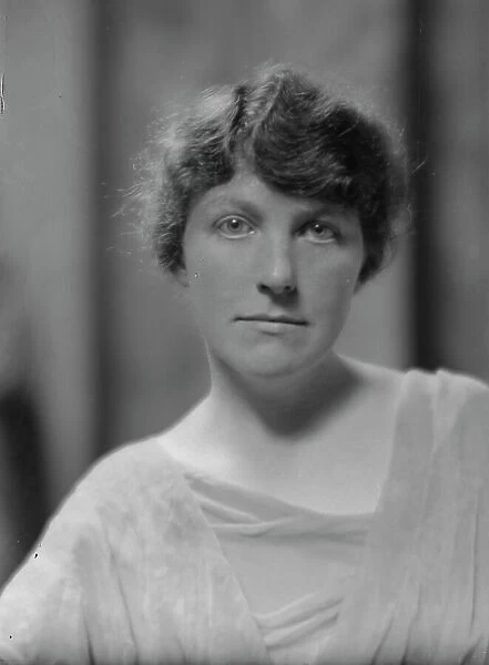 Garlick, Richard, Mrs. portrait photograph, 1914 May 26. Creator: Arnold Genthe