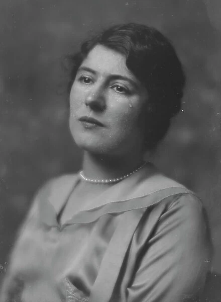 Garrick, Yvonne, Miss, portrait photograph, 1916. Creator: Arnold Genthe