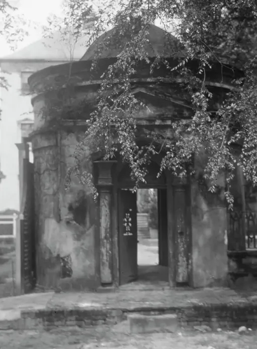 Framed Print : Gatehouse in front of the Joseph Manigault House, 350 Meeting Street, Charleston... c1920-c1926. Creator: Arnold Genthe Framed Print : Gatehouse in front of the Joseph Manigault House, 350 Meeting Street, Charleston... c1920-c1926. Creator: Arnold Genthe