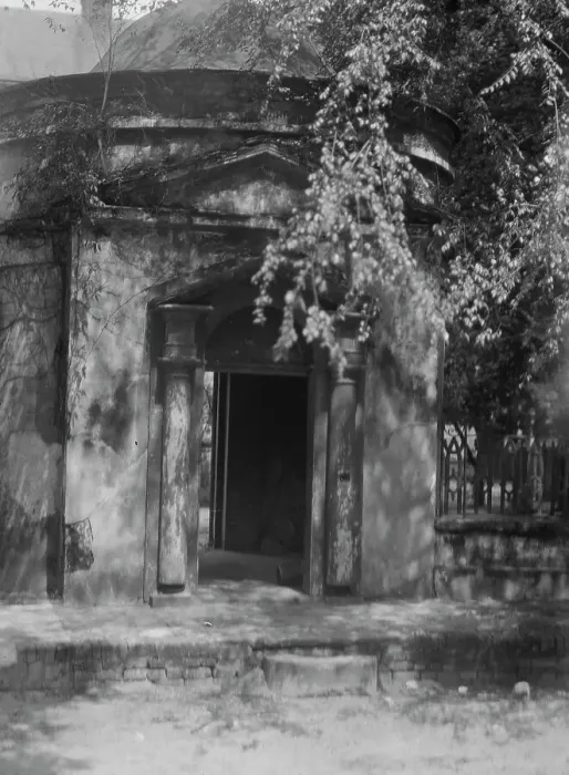 Framed Print : Gatehouse in front of the Joseph Manigault House, 350 Meeting Street, Charleston... c1920-c1926. Creator: Arnold Genthe Framed Print : Gatehouse in front of the Joseph Manigault House, 350 Meeting Street, Charleston... c1920-c1926. Creator: Arnold Genthe