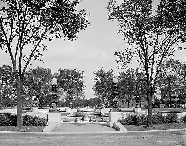 Gates Circle, Buffalo, N.Y. c.between 1910 and 1920. Creator: Unknown