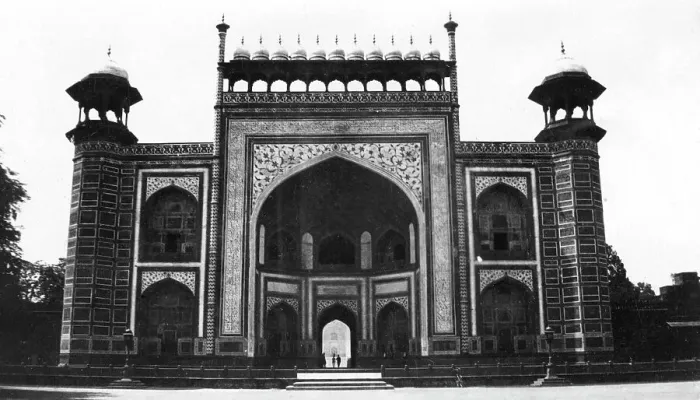 Framed Print : Gateway to the Taj Mahal, Agra, India, 1916-1917 Framed Print : Gateway to the Taj Mahal, Agra, India, 1916-1917