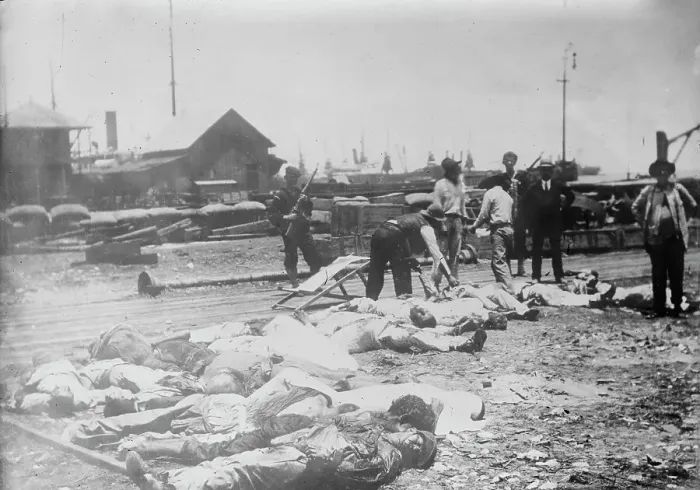 Framed Print : Gathering dead, Vera Cruz, 1914. Creator: Bain News Service Framed Print : Gathering dead, Vera Cruz, 1914. Creator: Bain News Service
