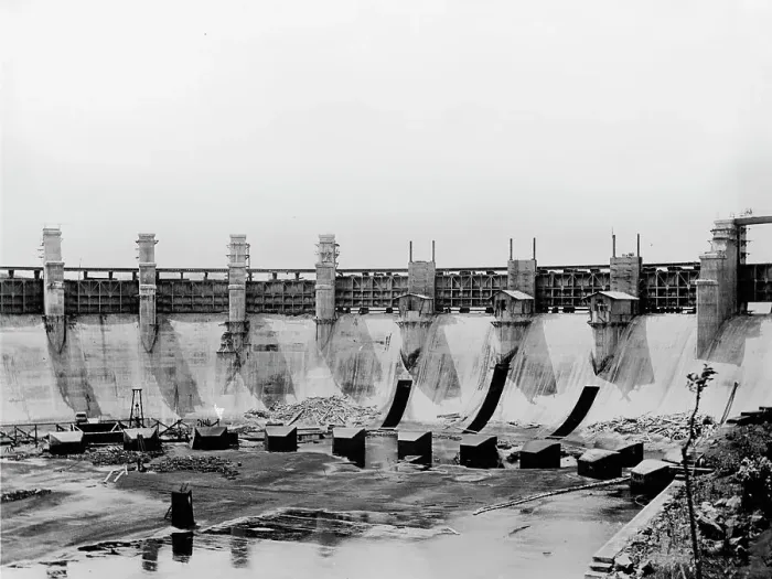 Framed Print : Gatun Lake spillway, Panama Canal, c.between 1910 and 1914. Creator: Unknown Framed Print : Gatun Lake spillway, Panama Canal, c.between 1910 and 1914. Creator: Unknown