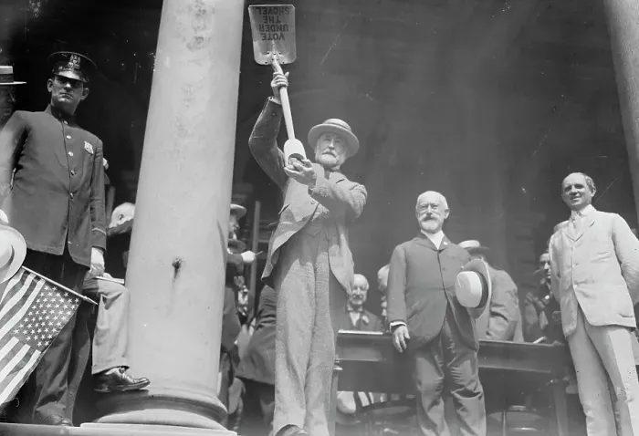 Framed Print : Gaynor [and] Schiff, 1913. Creator: Bain News Service