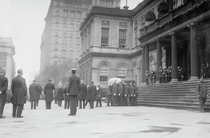 Framed Print : Gaynor fun'l [funeral] - City Hall, 1913. Creator: Bain News Service