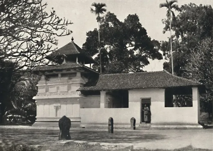 Framed Print : Gedige Vihara, Kandy (Beispiel eines buddhistischen Tempels im Stile eines Hinduheiligtums, Dewale Framed Print : Gedige Vihara, Kandy (Beispiel eines buddhistischen Tempels im Stile eines Hinduheiligtums, Dewale