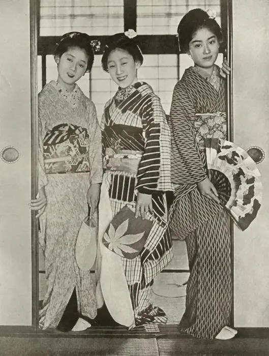 Framed Print : Geisha, 1910. Creator: Herbert Ponting Framed Print : Geisha, 1910. Creator: Herbert Ponting