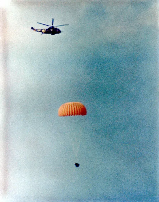 Framed Print : Gemini 12 descends for splashdown, 1966. Creator: NASA Framed Print : Gemini 12 descends for splashdown, 1966. Creator: NASA