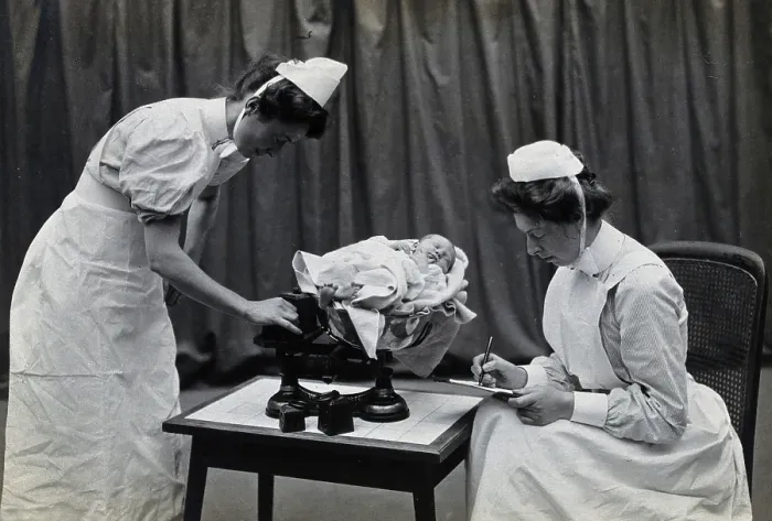 Framed Print : General Lying In Hospital, York Road, Lambeth: nurses weighing a baby, 1906 Creator: Unknown Framed Print : General Lying In Hospital, York Road, Lambeth: nurses weighing a baby, 1906 Creator: Unknown