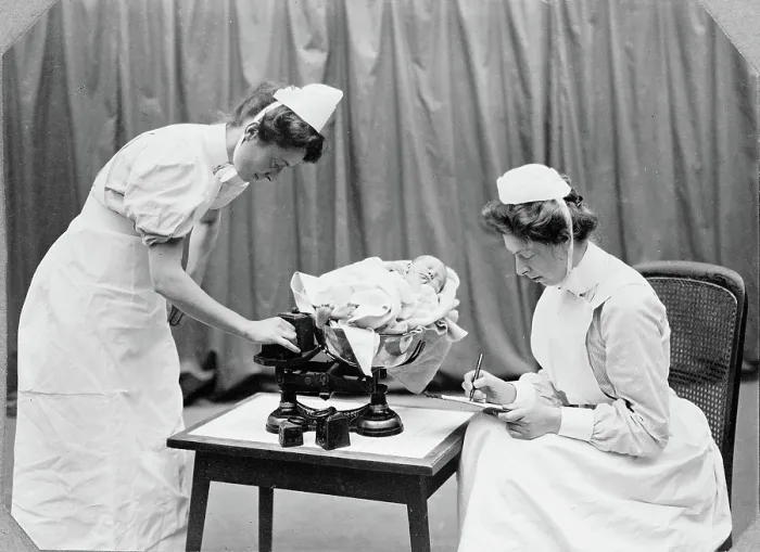 Framed Print : General Lying In Hospital, York Road, Lambeth: nurses weighing a baby, 1908. Creator: Unknown Framed Print : General Lying In Hospital, York Road, Lambeth: nurses weighing a baby, 1908. Creator: Unknown